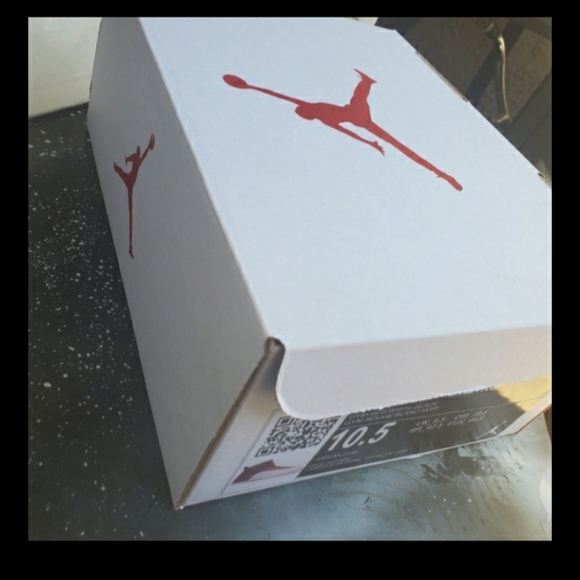 Jordan Retro 12 Gym Red 10.5 - Picture 4 of 5